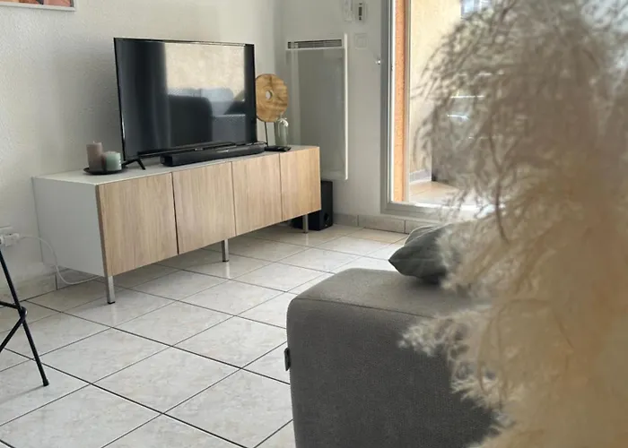 Superbe 2pieces, Proche De Grazel, Et Port Apartament